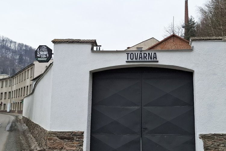 Továrna Vír